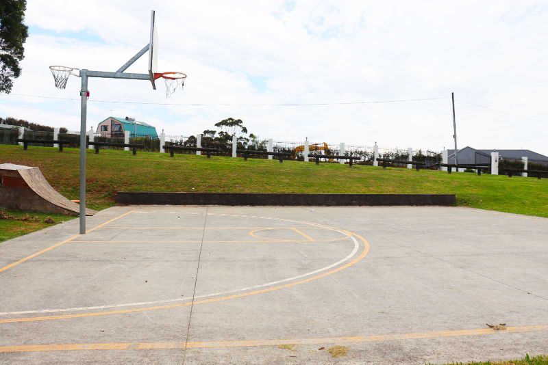 Basketball court, netball ring and skate ramp at Syd Duncan Park